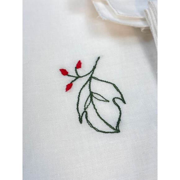Six Christmas Holly Berry Dinner Napkins Cotton White Scalloped Border Vintage - Picture 3 of 7